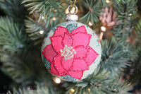 Bola de Navidad "Flor de Pascua" pintada a mano (solo una disponible de cada modelo)