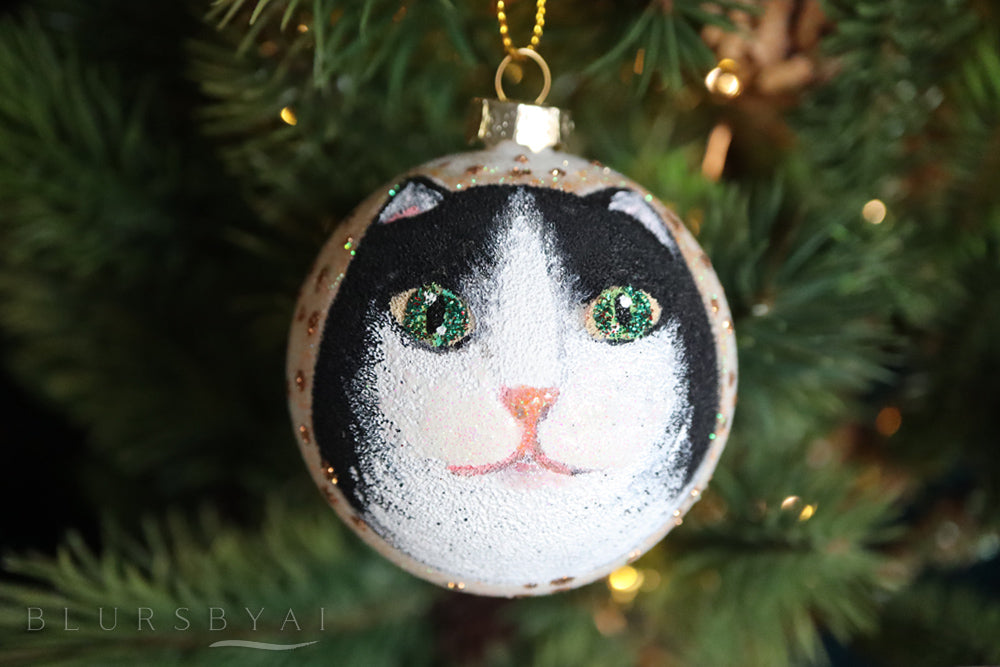 Bola de Navidad pintada a mano con gato blanco y negro (solo una disponible de cada modelo)